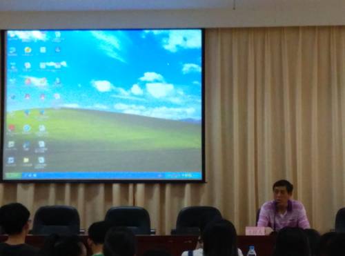 思政教研部举办《十八届四中全会宣讲》的讲座