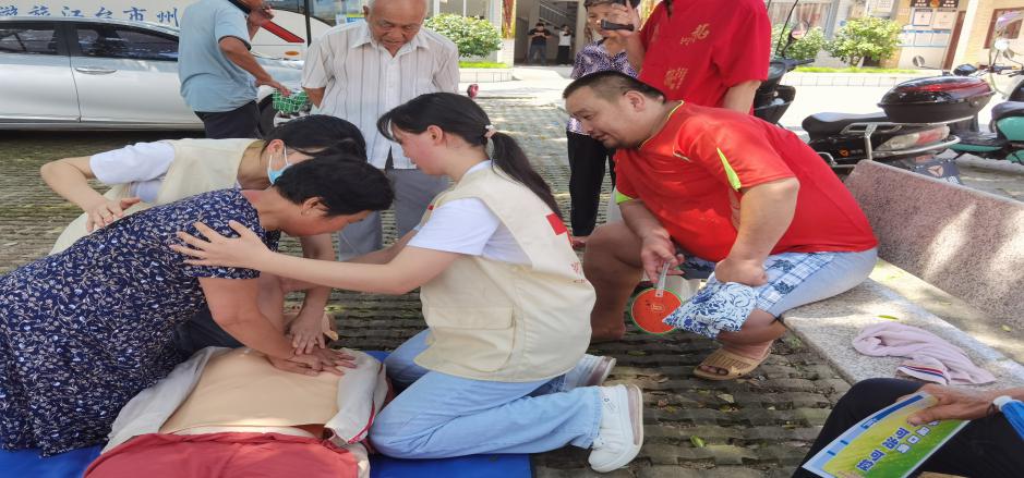 图7：急救示范