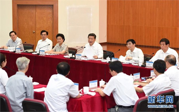 9月9日，中共中央总书记、国家主席、中央军委主席习近平来到北京师范大学看望教师学生，向全国广大教师和教育工作者致以崇高的节日敬礼和祝贺。这是习近平同学校师生代表进行座谈。