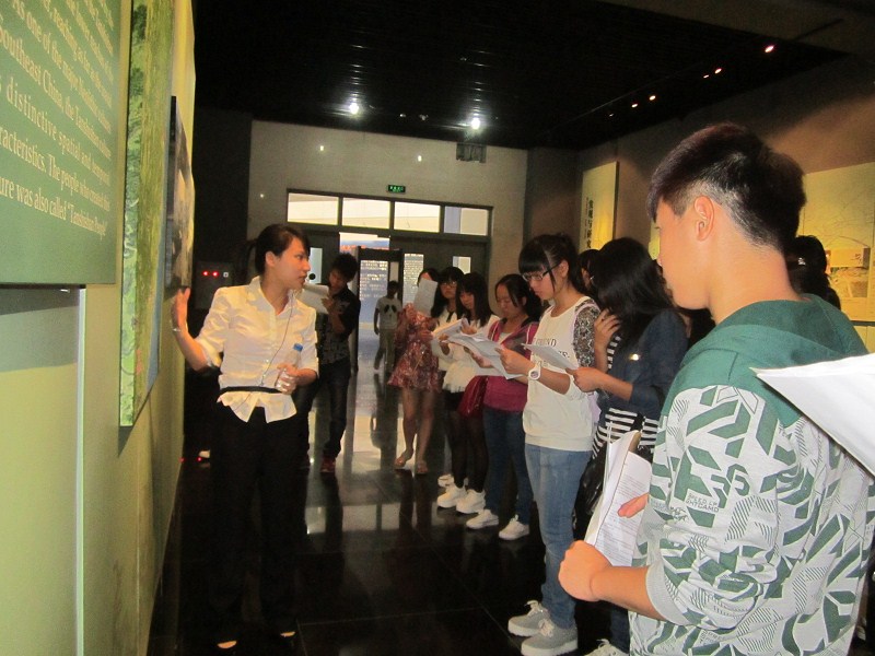 昙石山文化博物馆义务讲解队培训之一：听取专业讲解与分组培训